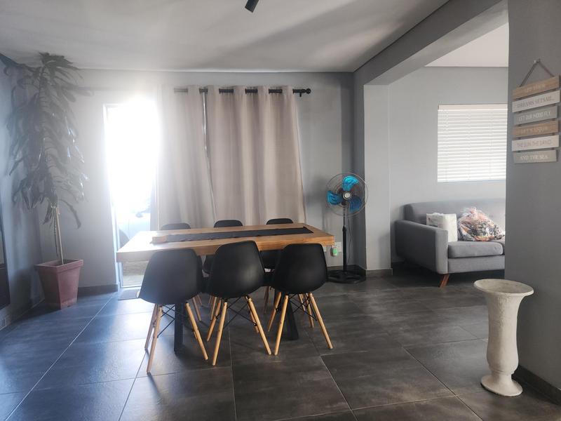 4 Bedroom Property for Sale in Pelikan Park Western Cape